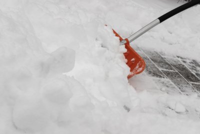 Manuelle Schnee- und Eisglättebeseitigung Lübars